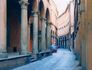  Bologna - Via del centro storico 